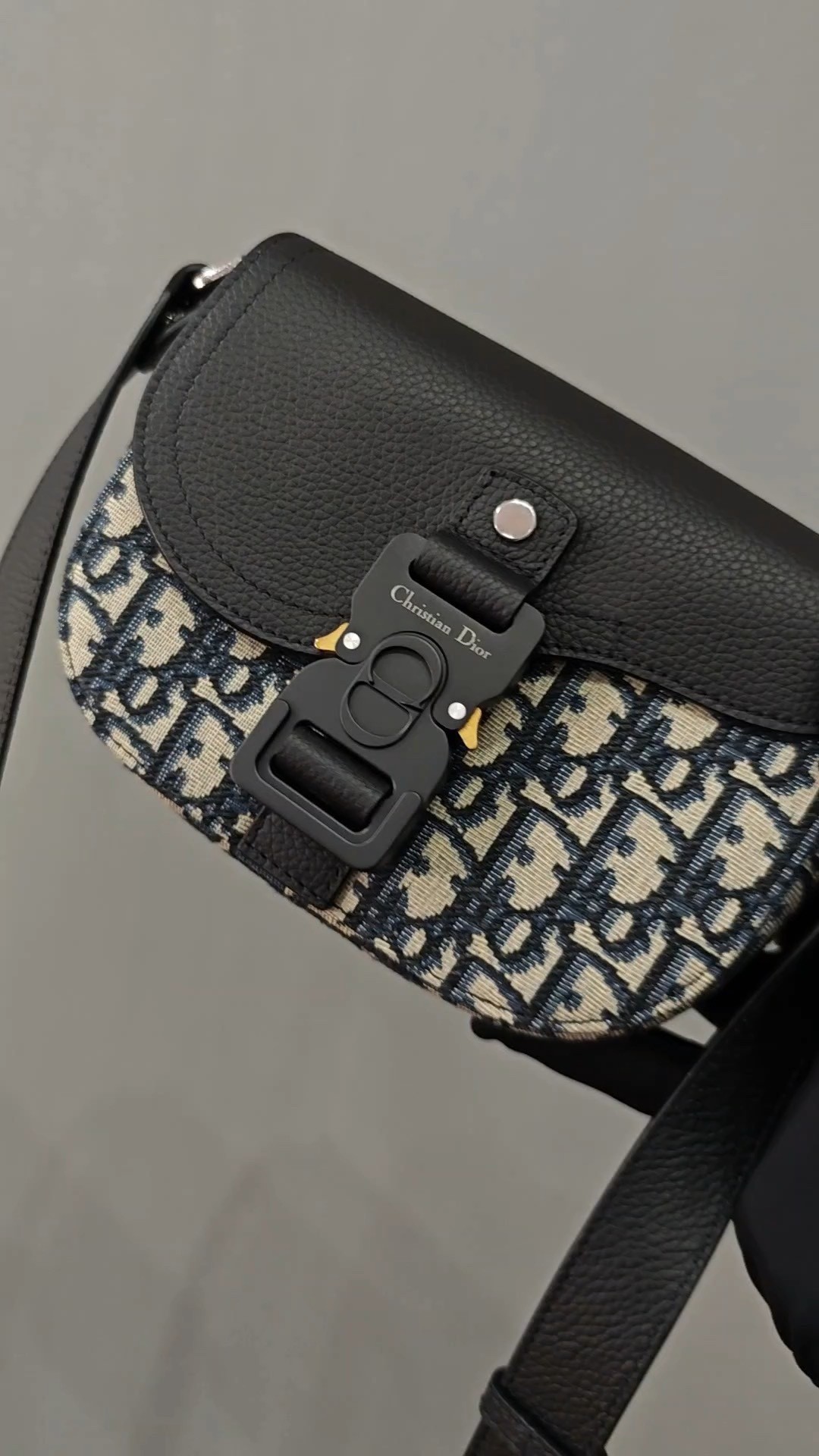 Shebag Super replica Dior New Saddle bag review(August 2025 updated)-Umgangatho ogqwesileyo woMgangatho weFake weLouis Vuitton kwiVenkile ye-Intanethi, ibhegi yomyili weReplica ru
