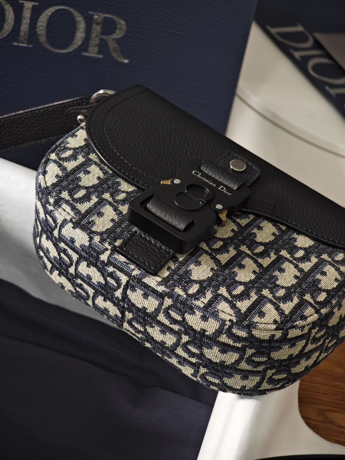Shebag Super replica Dior New Saddle bag review(August 2025 updated)-Umgangatho ogqwesileyo woMgangatho weFake weLouis Vuitton kwiVenkile ye-Intanethi, ibhegi yomyili weReplica ru