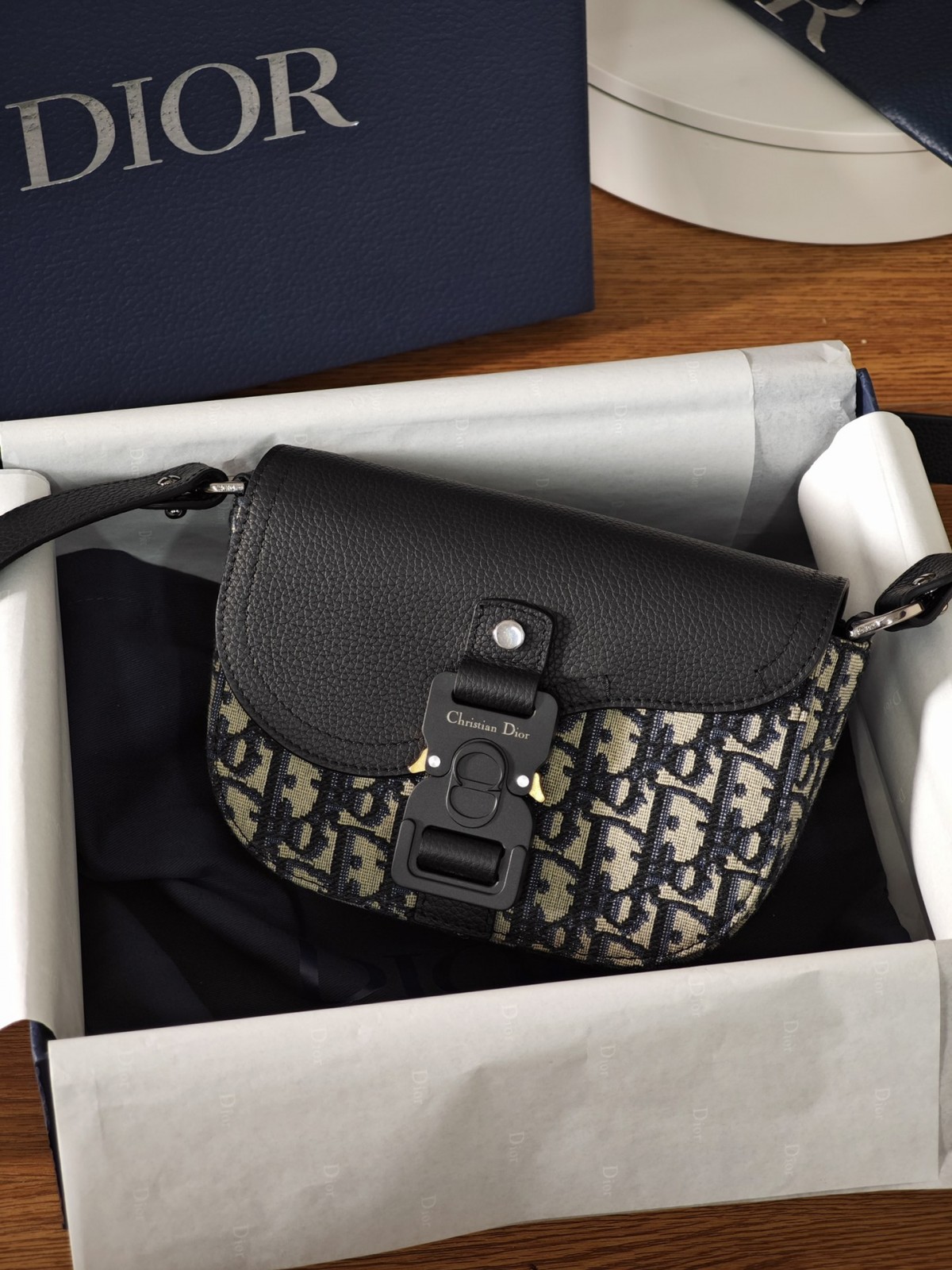 Shebag Super replica Dior New Saddle bag review(August 2025 updated)-Umgangatho ogqwesileyo woMgangatho weFake weLouis Vuitton kwiVenkile ye-Intanethi, ibhegi yomyili weReplica ru