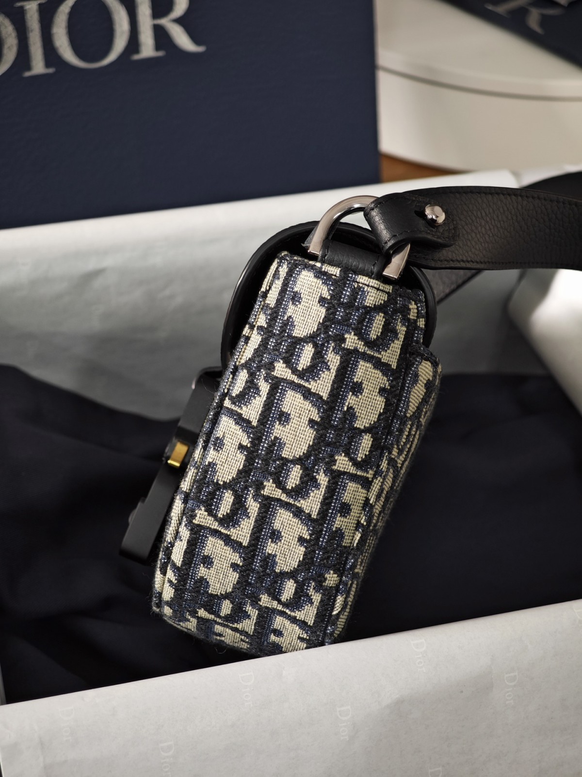 Shebag Super replica Dior New Saddle bag review(August 2025 updated)-Umgangatho ogqwesileyo woMgangatho weFake weLouis Vuitton kwiVenkile ye-Intanethi, ibhegi yomyili weReplica ru