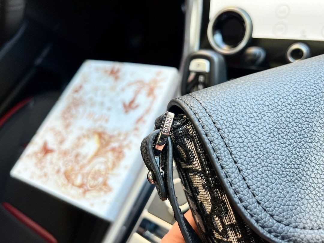 Shebag Super replica Dior New Saddle bag review(August 2025 updated)-Umgangatho ogqwesileyo woMgangatho weFake weLouis Vuitton kwiVenkile ye-Intanethi, ibhegi yomyili weReplica ru