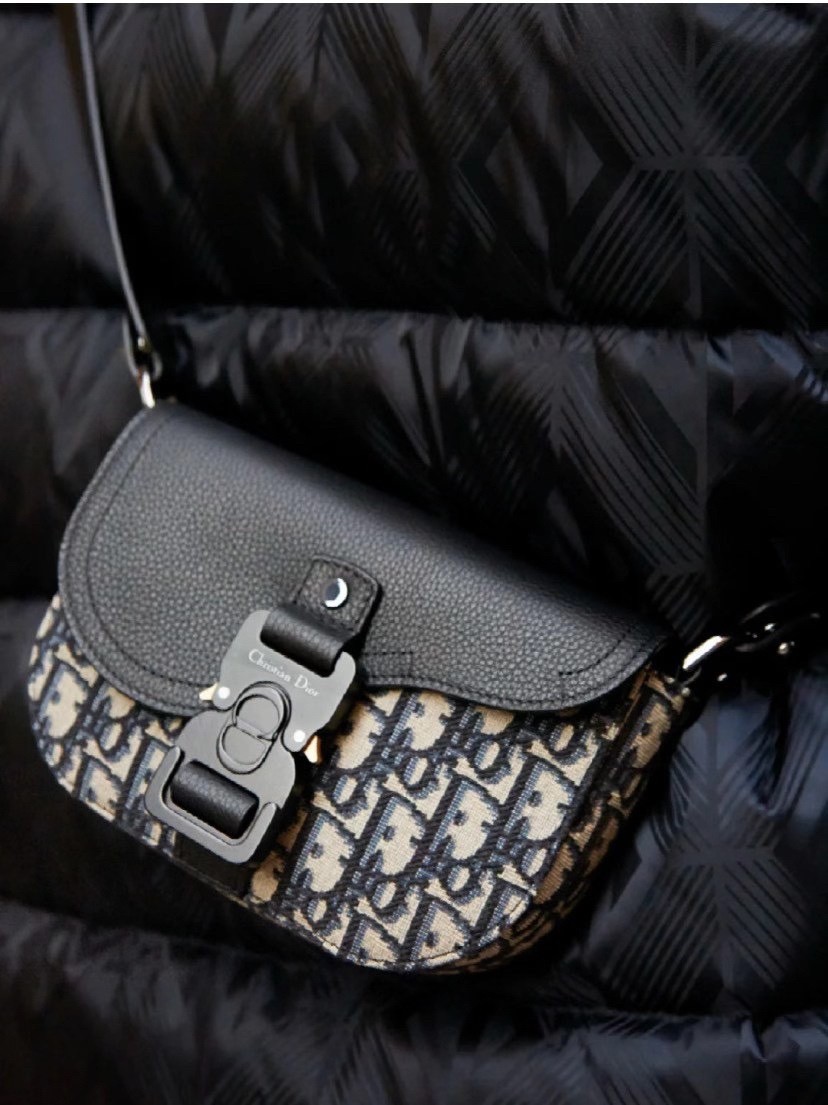 Shebag Super replica Dior New Saddle bag review(August 2025 updated)-Umgangatho ogqwesileyo woMgangatho weFake weLouis Vuitton kwiVenkile ye-Intanethi, ibhegi yomyili weReplica ru