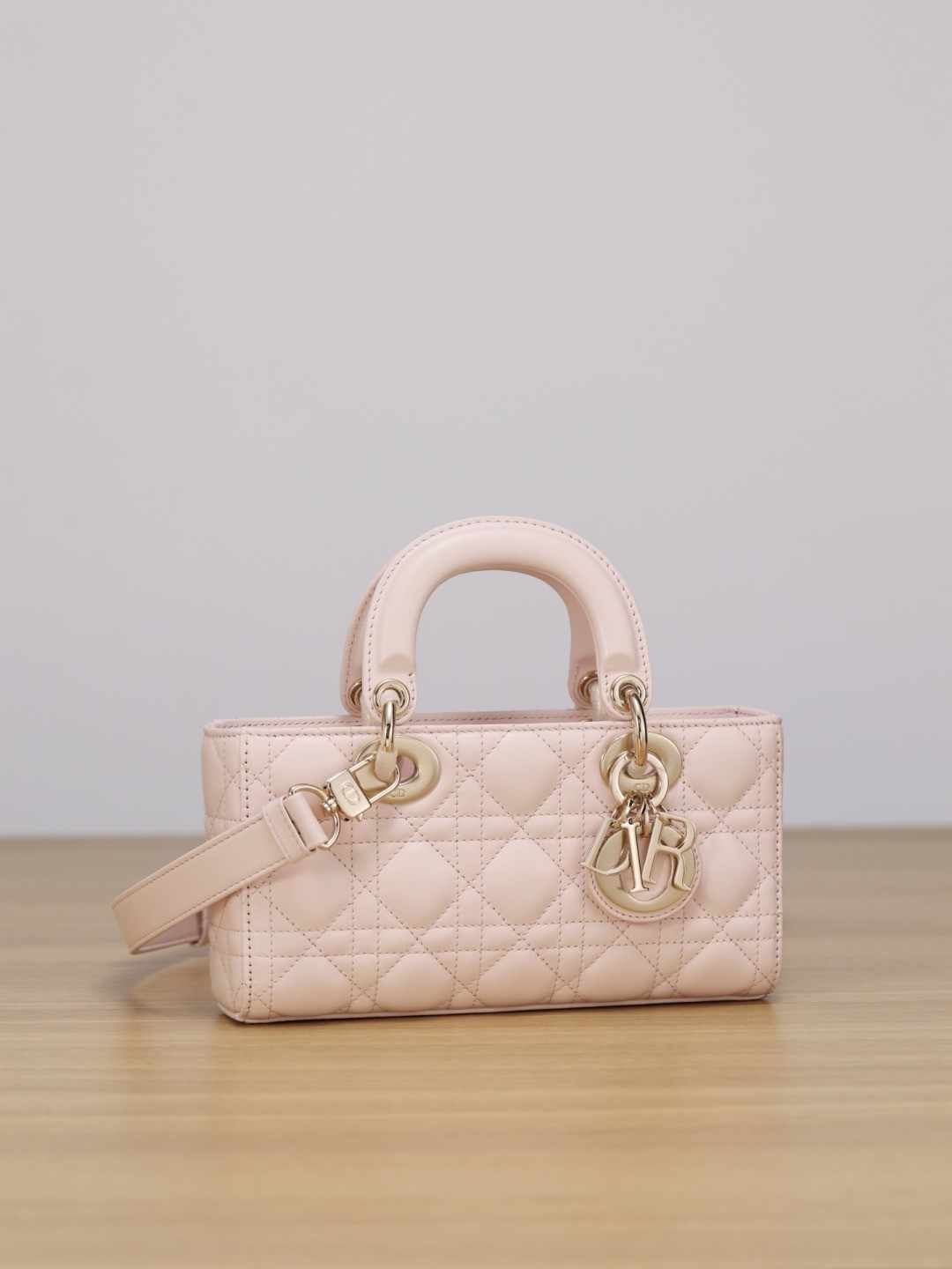 Shebag Super replica Dior mini tote bag review(August 2025 updated)-Umgangatho ogqwesileyo woMgangatho weFake weLouis Vuitton kwiVenkile ye-Intanethi, ibhegi yomyili weReplica ru