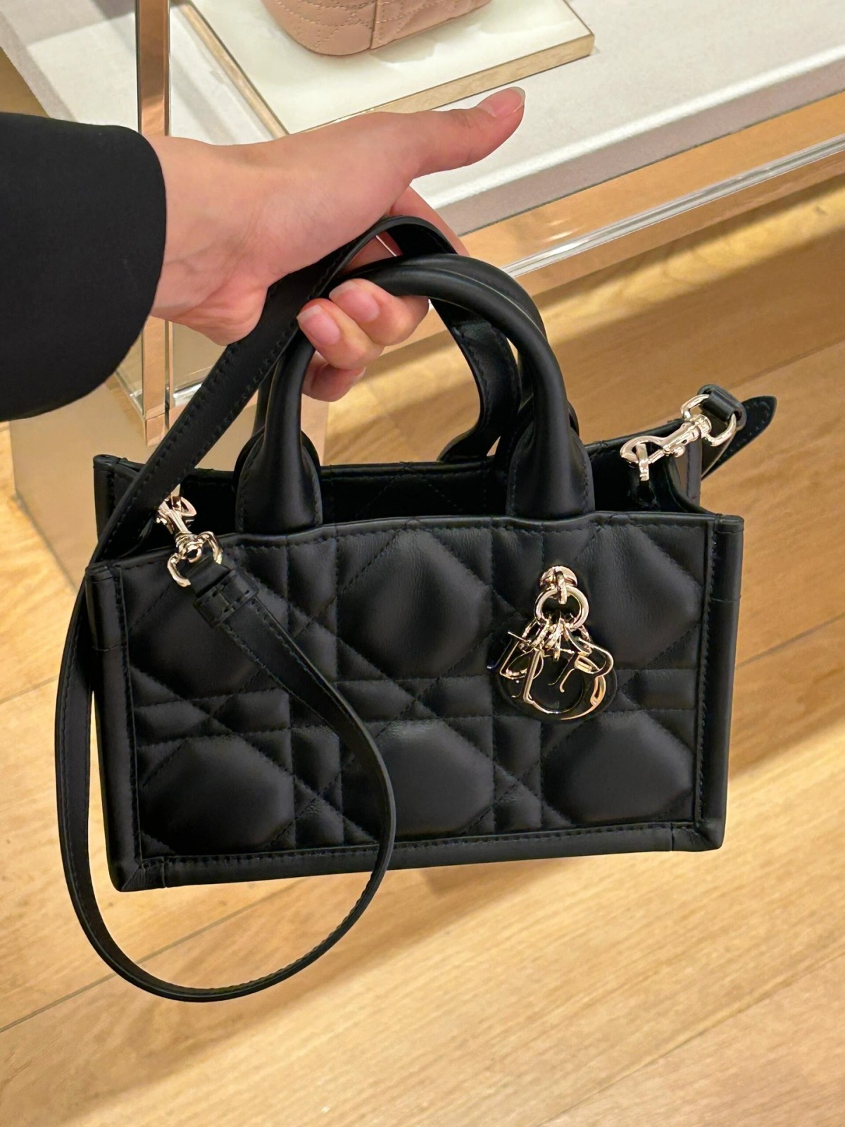 Shebag super replica Dior Mini tote bag white and black review(August 2025 updated)-Best Quality Fake designer Bag Review, Replica designer bag ru