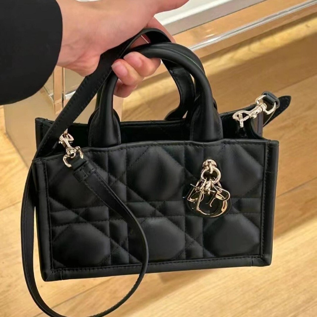 Shebag super replica Dior Mini tote bag white and black review(August 2025 updated)-Best Quality Fake designer Bag Review, Replica designer bag ru