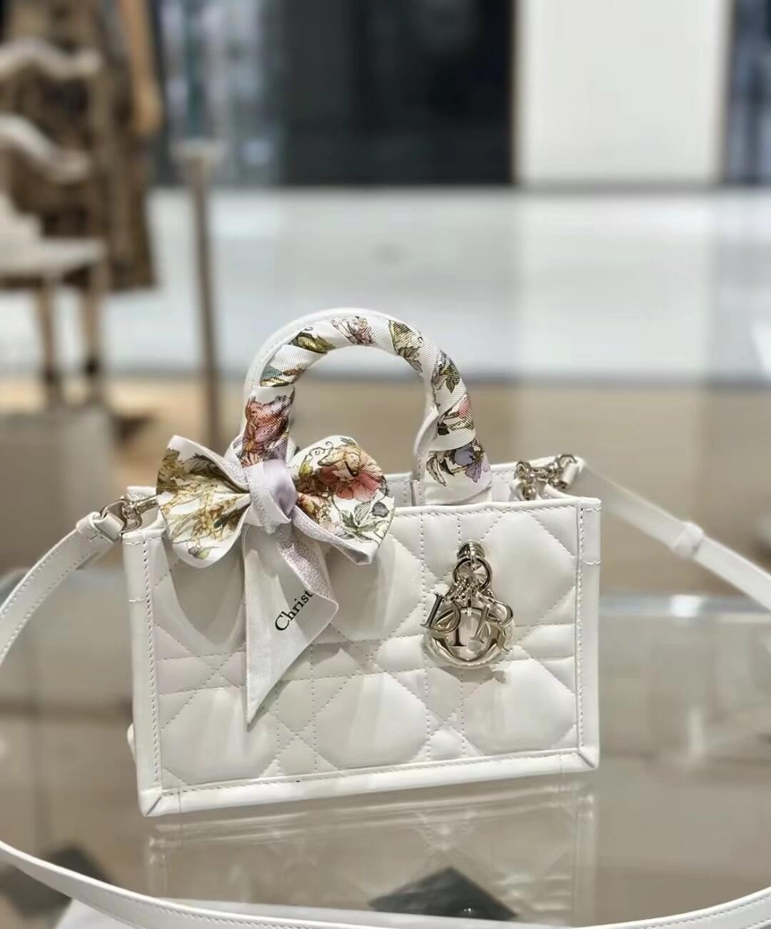 Shebag super replica Dior Mini tote bag white and black review(August 2025 updated)-Best Quality Fake designer Bag Review, Replica designer bag ru