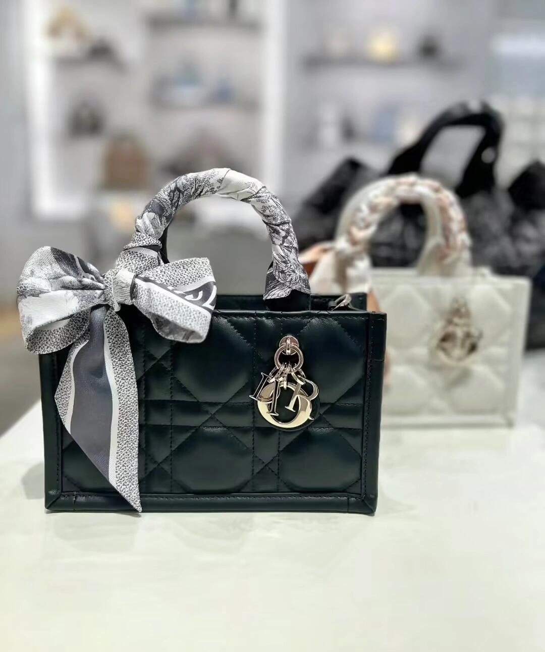 Shebag super replica Dior Mini tote bag white and black review(August 2025 updated)-Best Quality Fake designer Bag Review, Replica designer bag ru