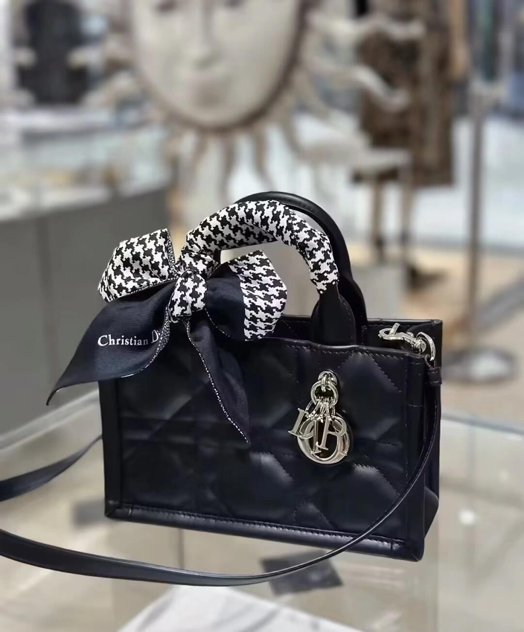 Shebag super replica Dior Mini tote bag white and black review(August 2025 updated)-Best Quality Fake designer Bag Review, Replica designer bag ru