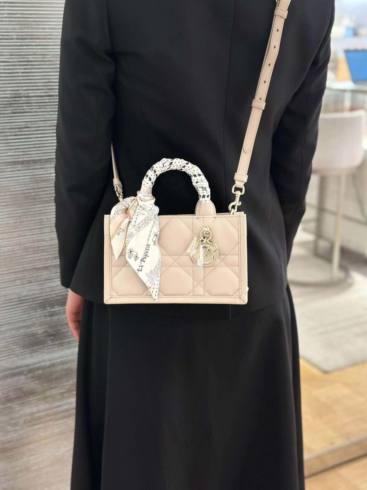 Shebag super replica Dior Mini tote bag white and black review(August 2025 updated)-Best Quality Fake designer Bag Review, Replica designer bag ru