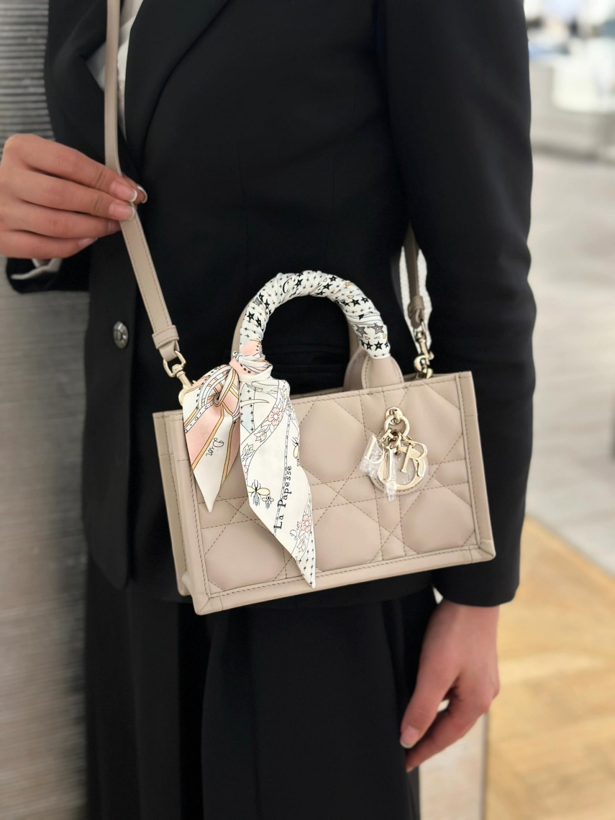 Shebag super replica Dior Mini tote bag white and black review(August 2025 updated)-Best Quality Fake designer Bag Review, Replica designer bag ru