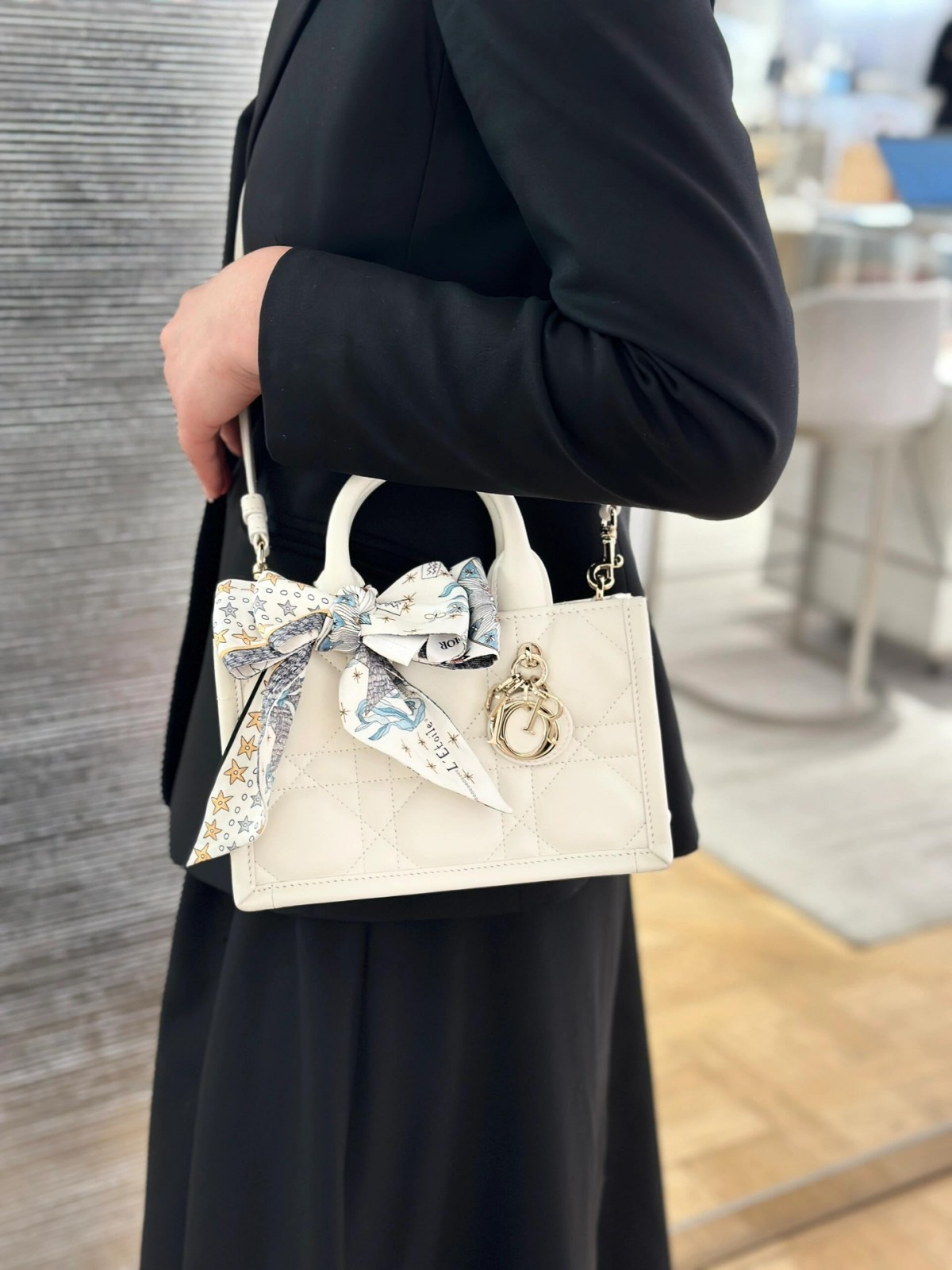 Shebag super replica Dior Mini tote bag white and black review(August 2025 updated)-Best Quality Fake designer Bag Review, Replica designer bag ru