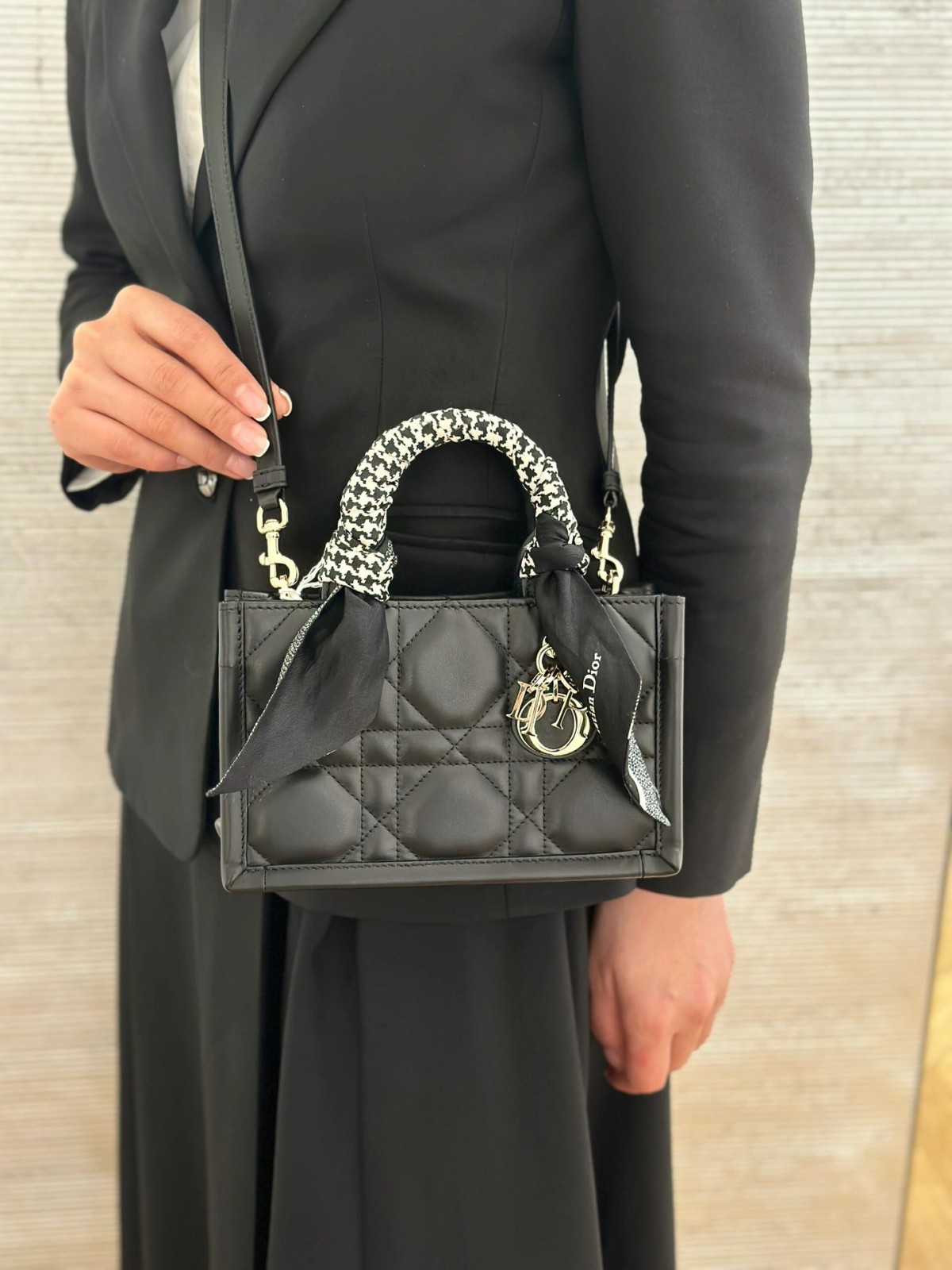 Shebag super replica Dior Mini tote bag white and black review(August 2025 updated)-Best Quality Fake designer Bag Review, Replica designer bag ru