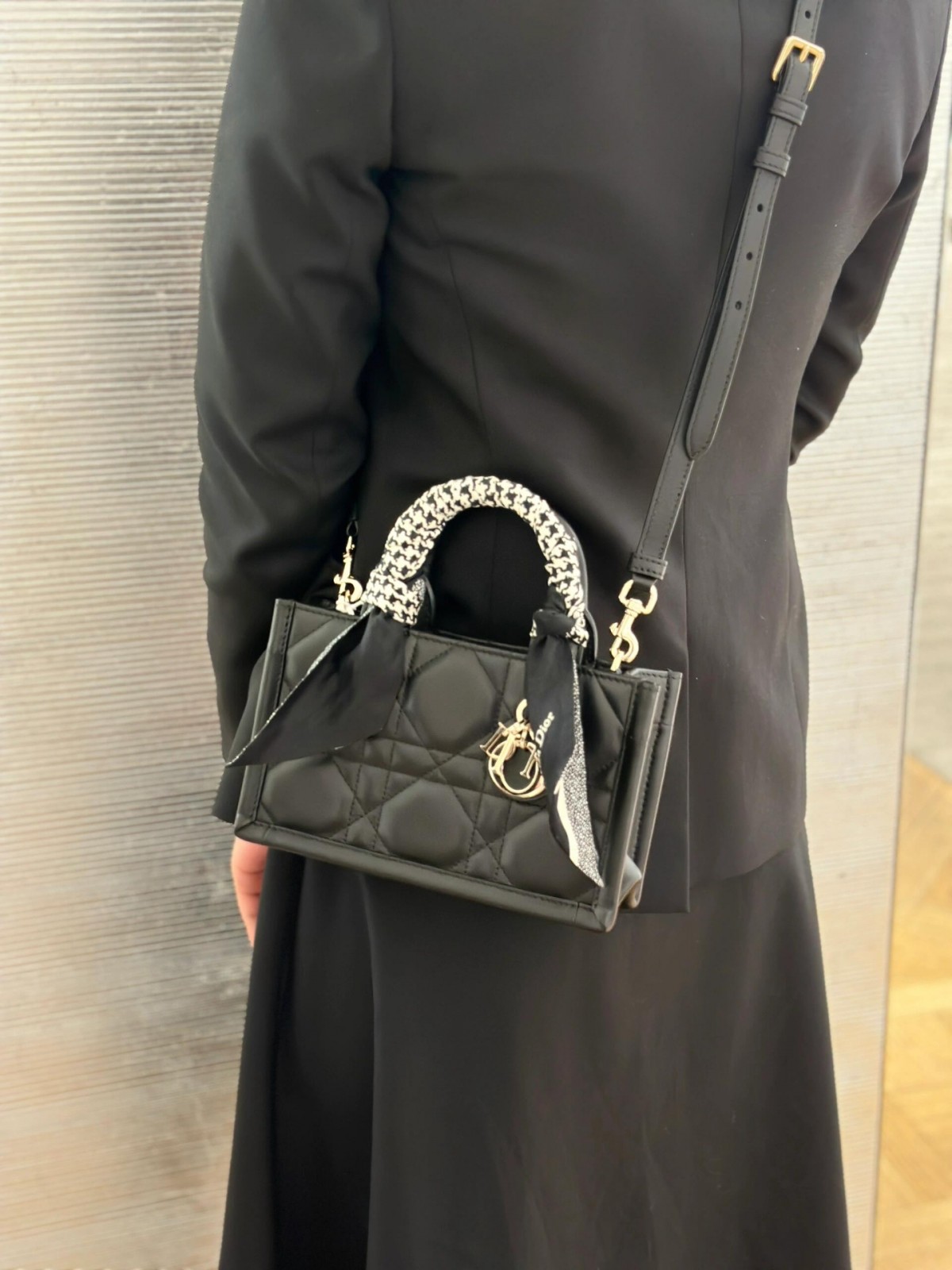 Shebag super replica Dior Mini tote bag white and black review(August 2025 updated)-Best Quality Fake designer Bag Review, Replica designer bag ru