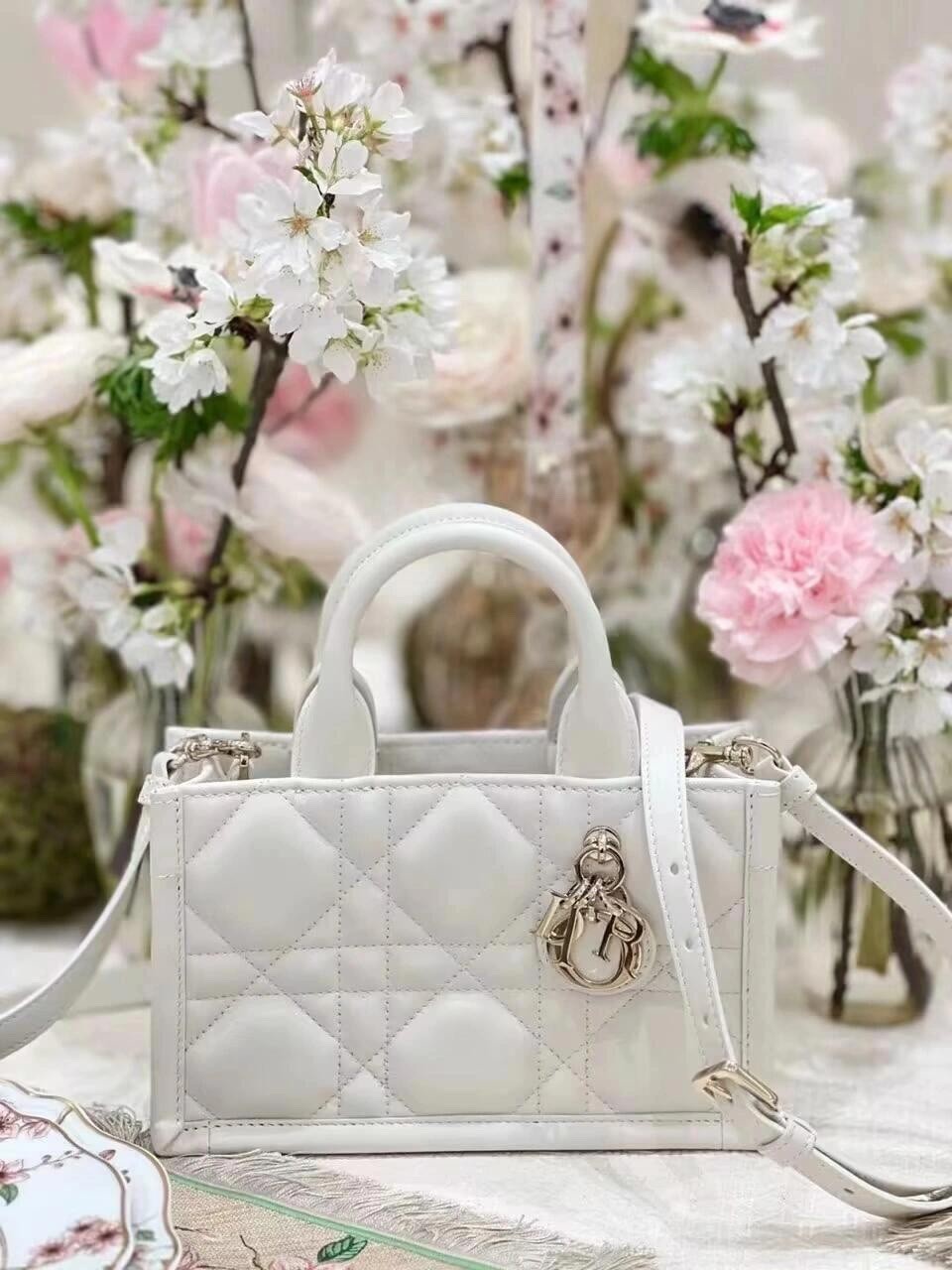Shebag super replica Dior Mini tote bag white and black review(August 2025 updated)-Best Quality Fake designer Bag Review, Replica designer bag ru
