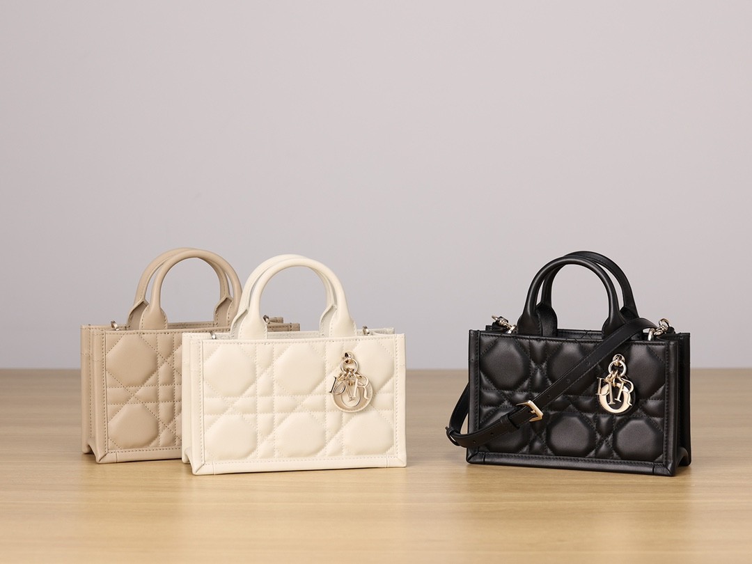 Shebag super replica Dior Mini tote bag white and black review(August 2025 updated)-Best Quality Fake designer Bag Review, Replica designer bag ru