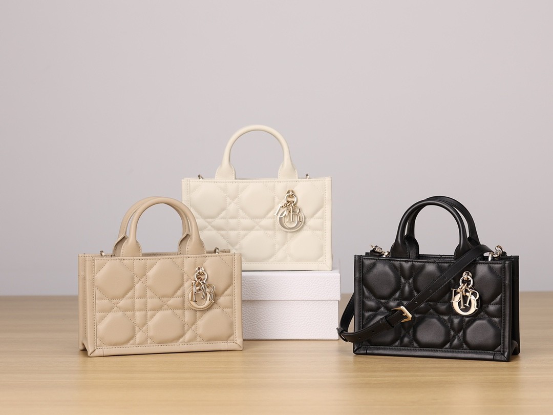 Shebag super replica Dior Mini tote bag white and black review(August 2025 updated)-Best Quality Fake designer Bag Review, Replica designer bag ru