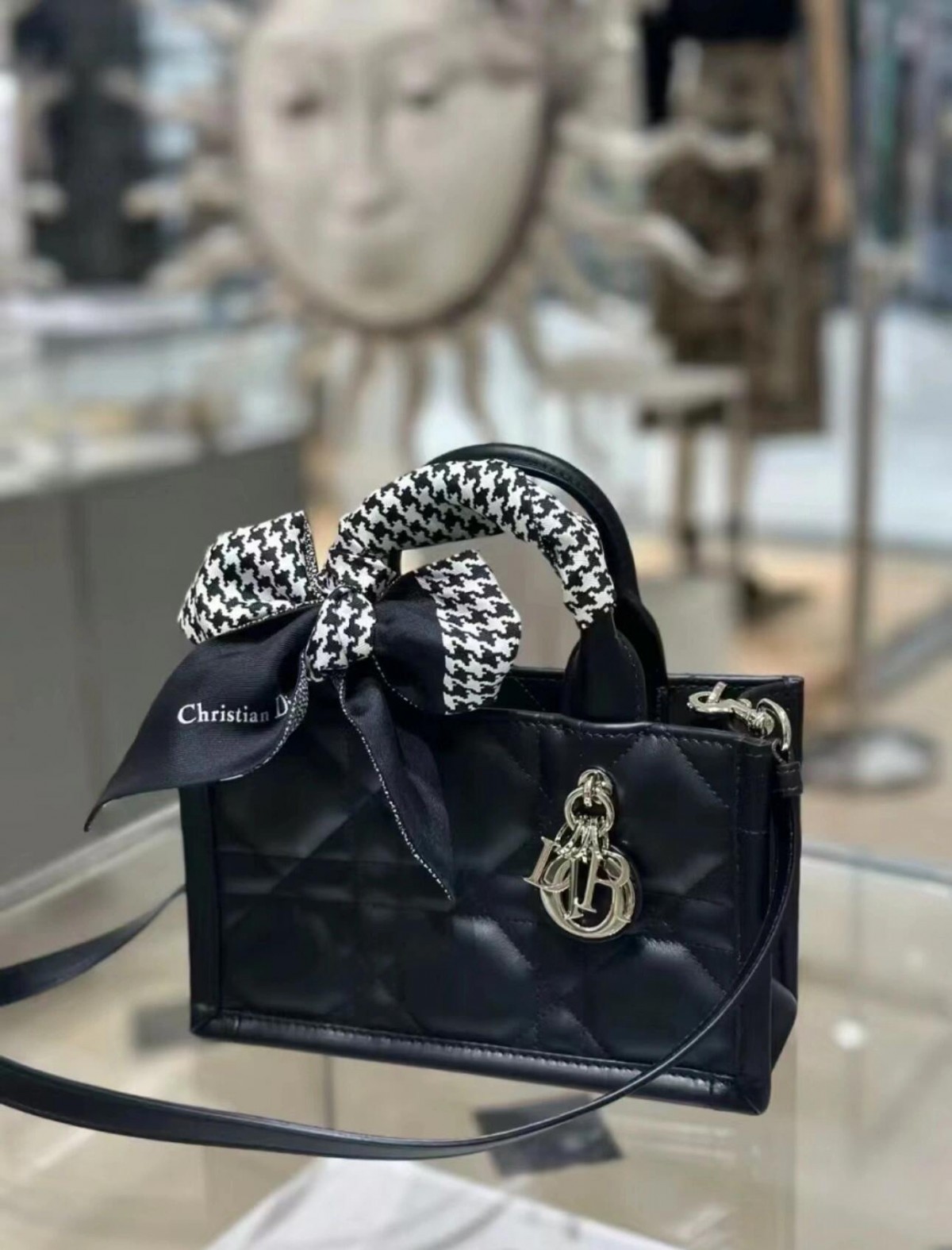 Shebag super replica Dior Mini tote bag white and black review(August 2025 updated)-Best Quality Fake designer Bag Review, Replica designer bag ru