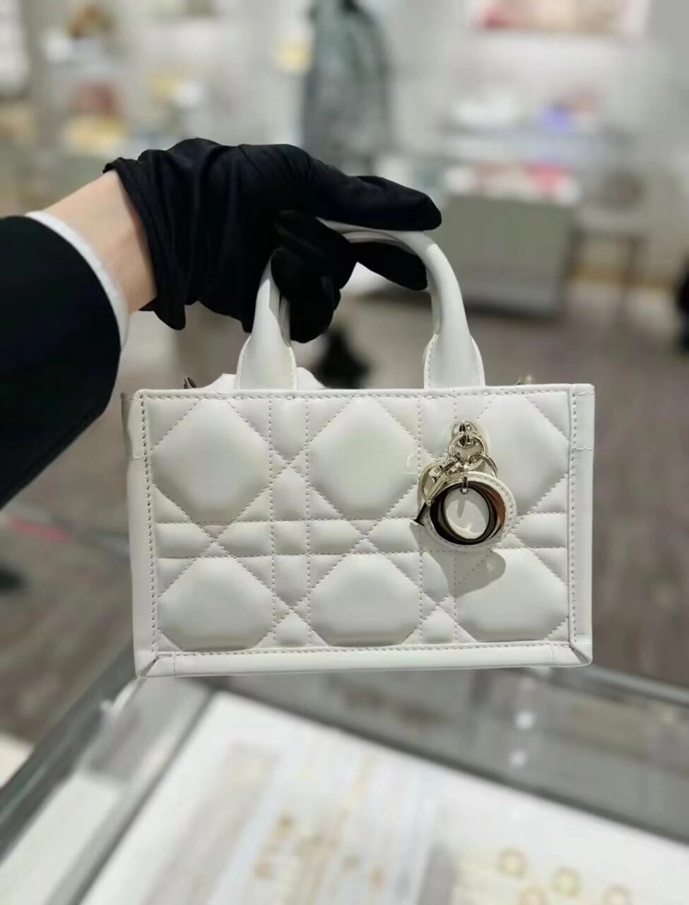 Shebag super replica Dior Mini tote bag white and black review(August 2025 updated)-Best Quality Fake designer Bag Review, Replica designer bag ru