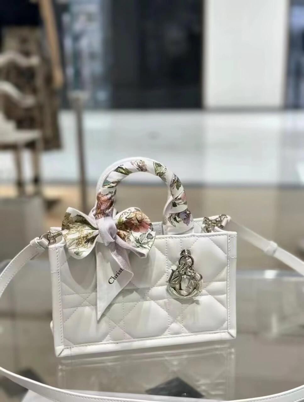 Shebag super replica Dior Mini tote bag white and black review(August 2025 updated)-Best Quality Fake designer Bag Review, Replica designer bag ru