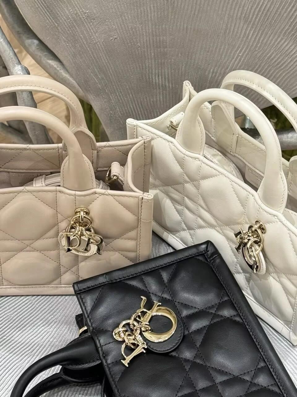 Shebag super replica Dior Mini tote bag white and black review(August 2025 updated)-Best Quality Fake designer Bag Review, Replica designer bag ru