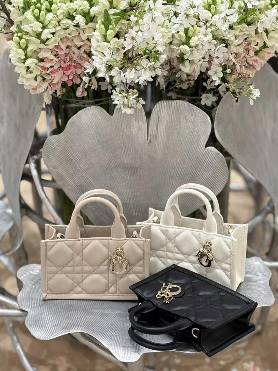 Shebag super replica Dior Mini tote bag white and black review(August 2025 updated)-Best Quality Fake designer Bag Review, Replica designer bag ru