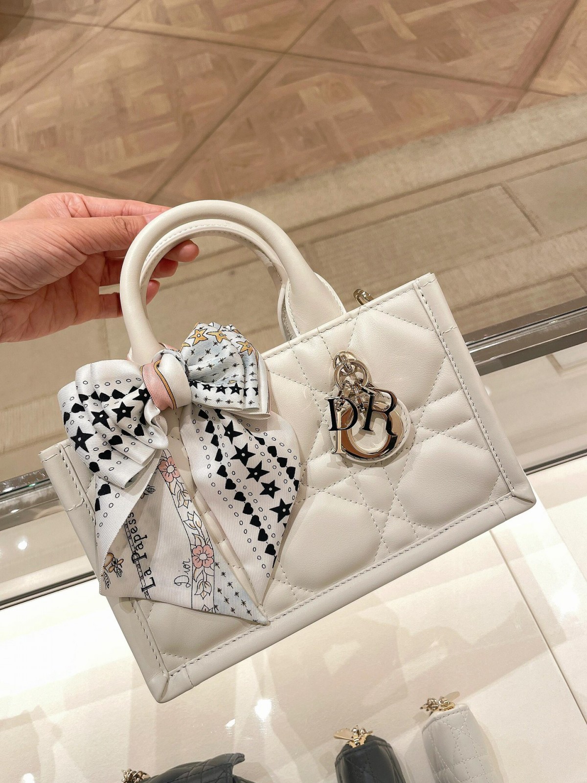 Shebag super replica Dior Mini tote bag white and black review(August 2025 updated)-Best Quality Fake designer Bag Review, Replica designer bag ru