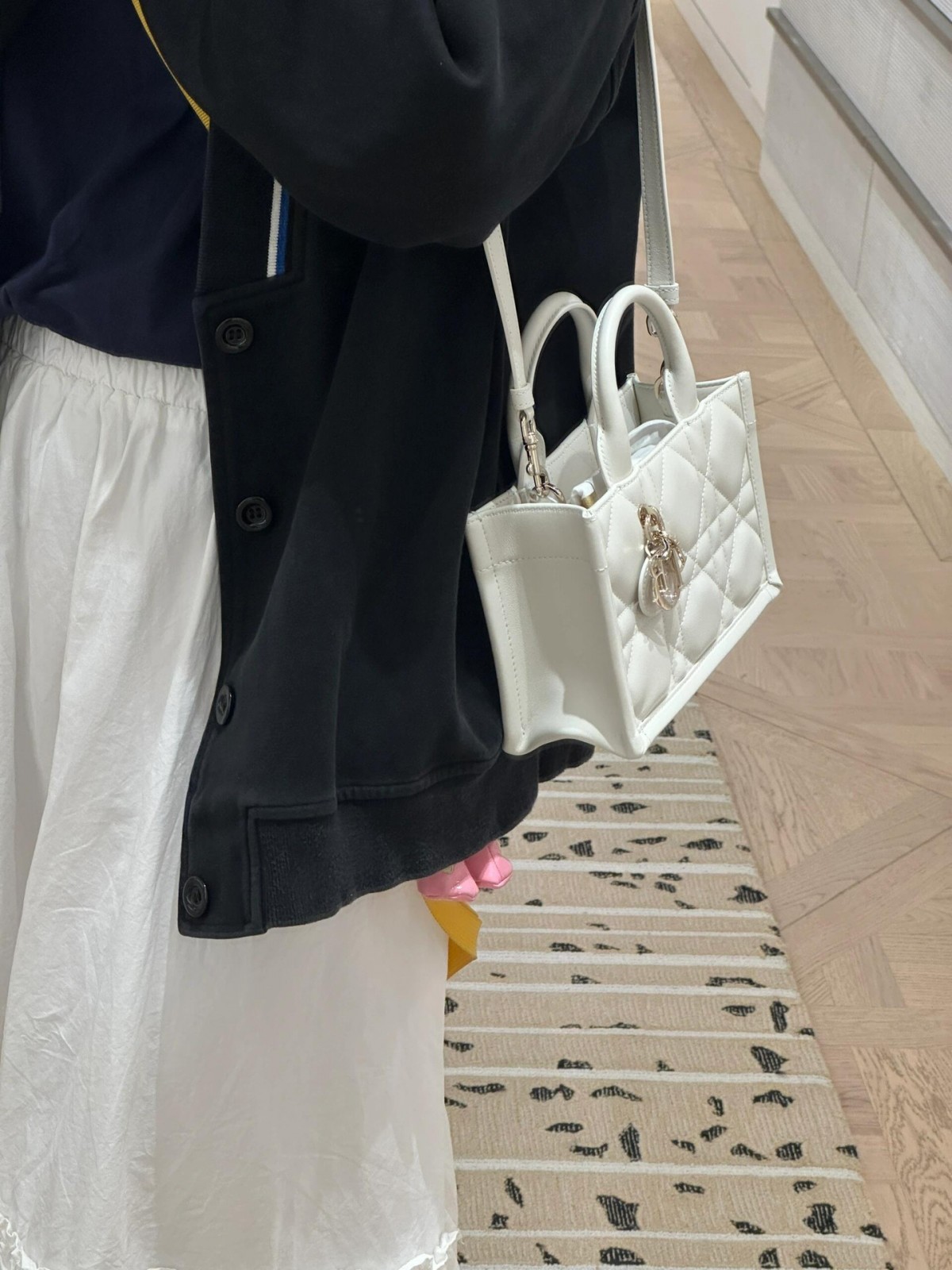 Shebag super replica Dior Mini tote bag white and black review(August 2025 updated)-Best Quality Fake designer Bag Review, Replica designer bag ru