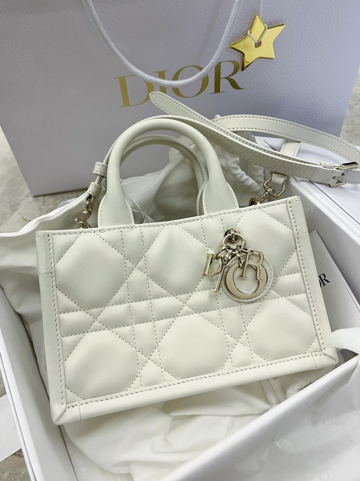 Shebag super replica Dior Mini tote bag white and black review(August 2025 updated)-Best Quality Fake designer Bag Review, Replica designer bag ru