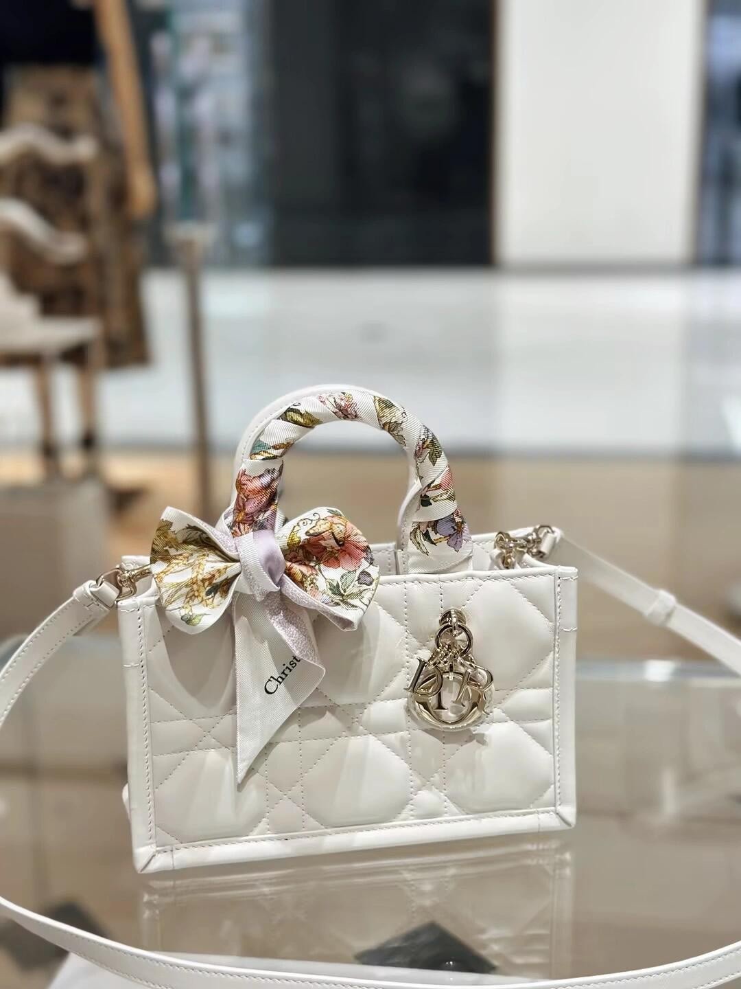 Shebag super replica Dior Mini tote bag white and black review(August 2025 updated)-Best Quality Fake designer Bag Review, Replica designer bag ru