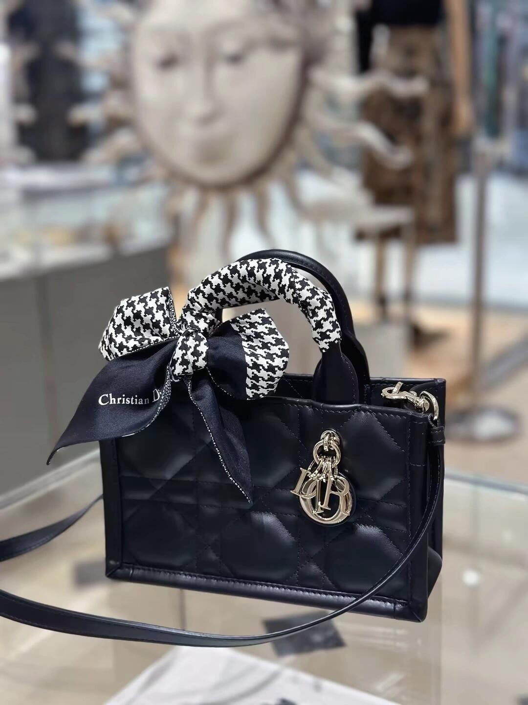 Shebag super replica Dior Mini tote bag white and black review(August 2025 updated)-Best Quality Fake designer Bag Review, Replica designer bag ru