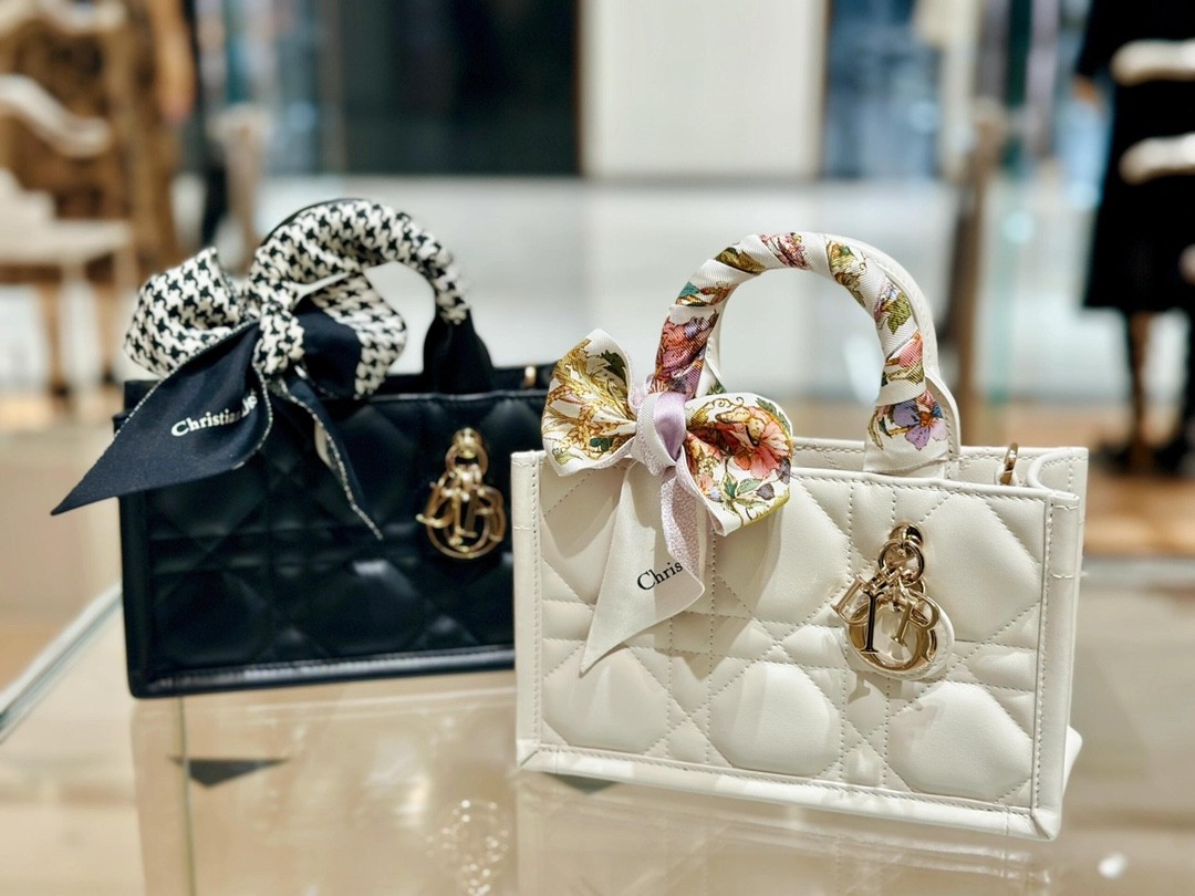 Shebag super replica Dior Mini tote bag white and black review(August 2025 updated)-Best Quality Fake designer Bag Review, Replica designer bag ru