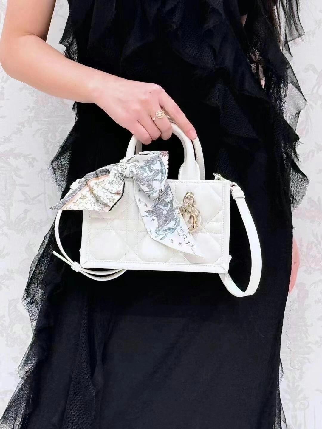 Shebag super replica Dior Mini tote bag white and black review(August 2025 updated)-Best Quality Fake designer Bag Review, Replica designer bag ru