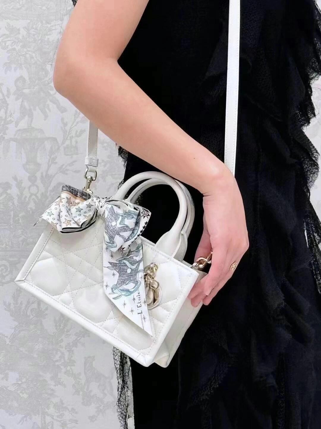 Shebag super replica Dior Mini tote bag white and black review(August 2025 updated)-Best Quality Fake designer Bag Review, Replica designer bag ru