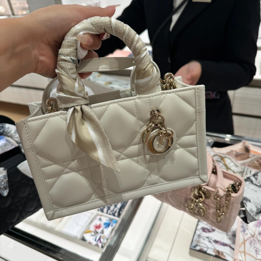 Shebag super replica Dior Mini tote bag white and black review(August 2025 updated)-Best Quality Fake designer Bag Review, Replica designer bag ru