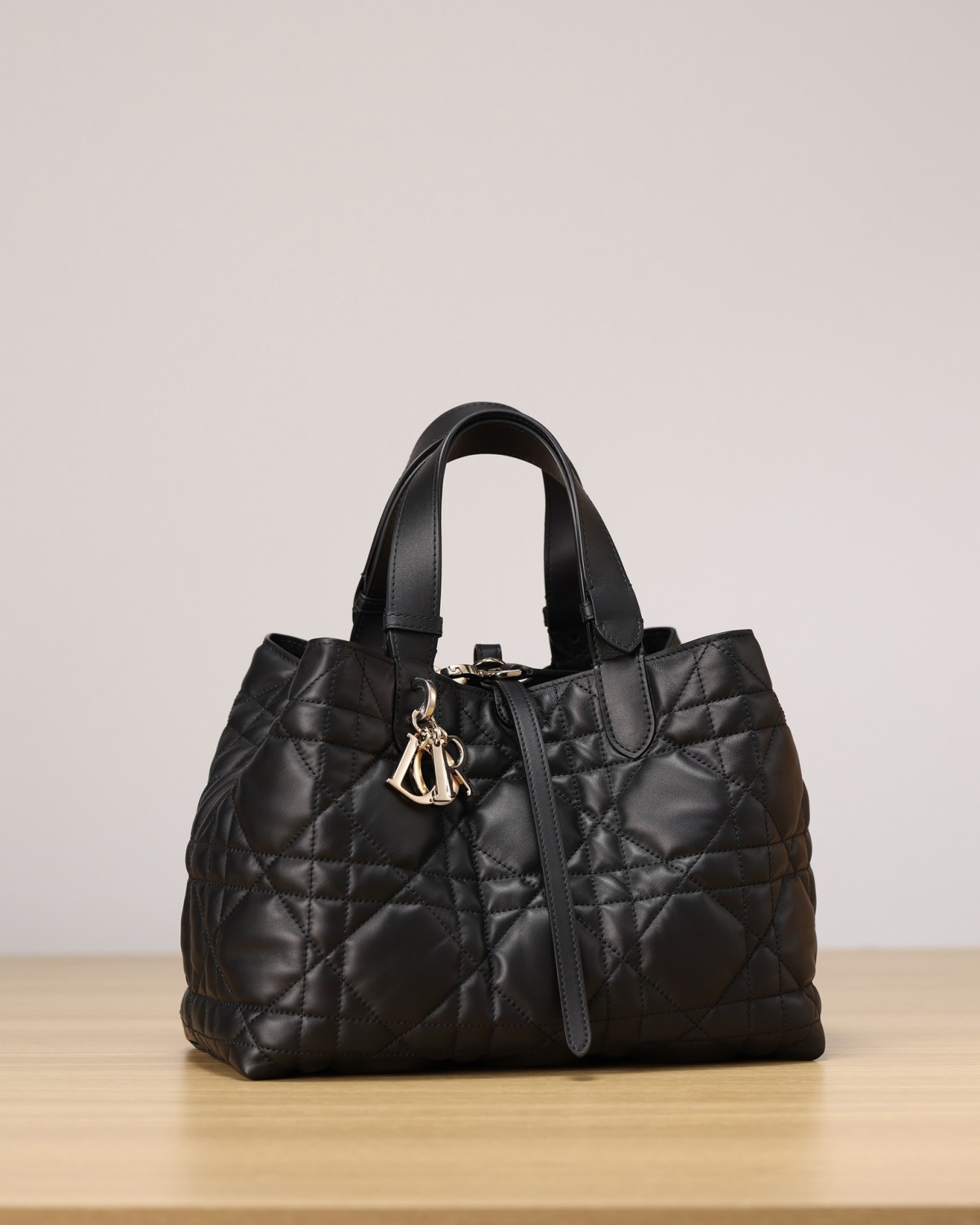 Dior Toujours medium Shebag VS Authentic bag review(August 2025 updated)-Ti o dara ju Didara iro Louis Vuitton apo Online itaja, Ajọra onise apo ru