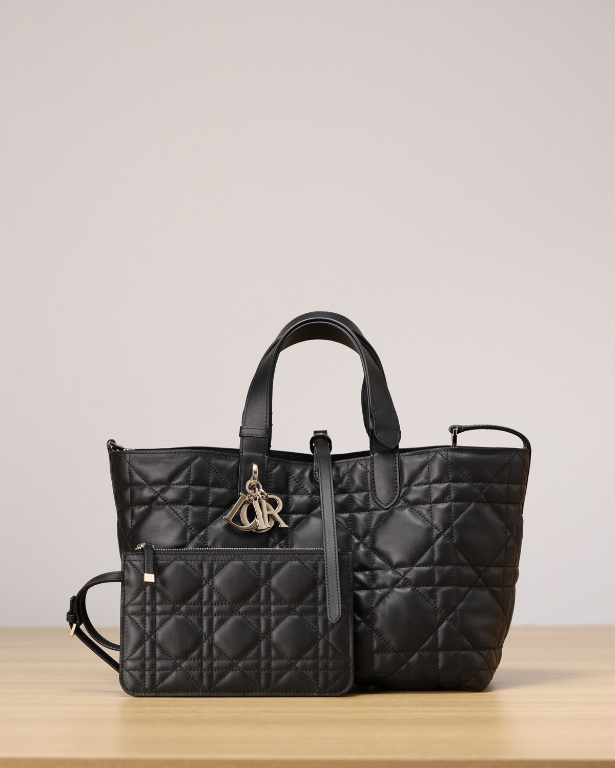 Dior Toujours medium Shebag VS Authentic bag review(August 2025 updated)-Ti o dara ju Didara iro Louis Vuitton apo Online itaja, Ajọra onise apo ru