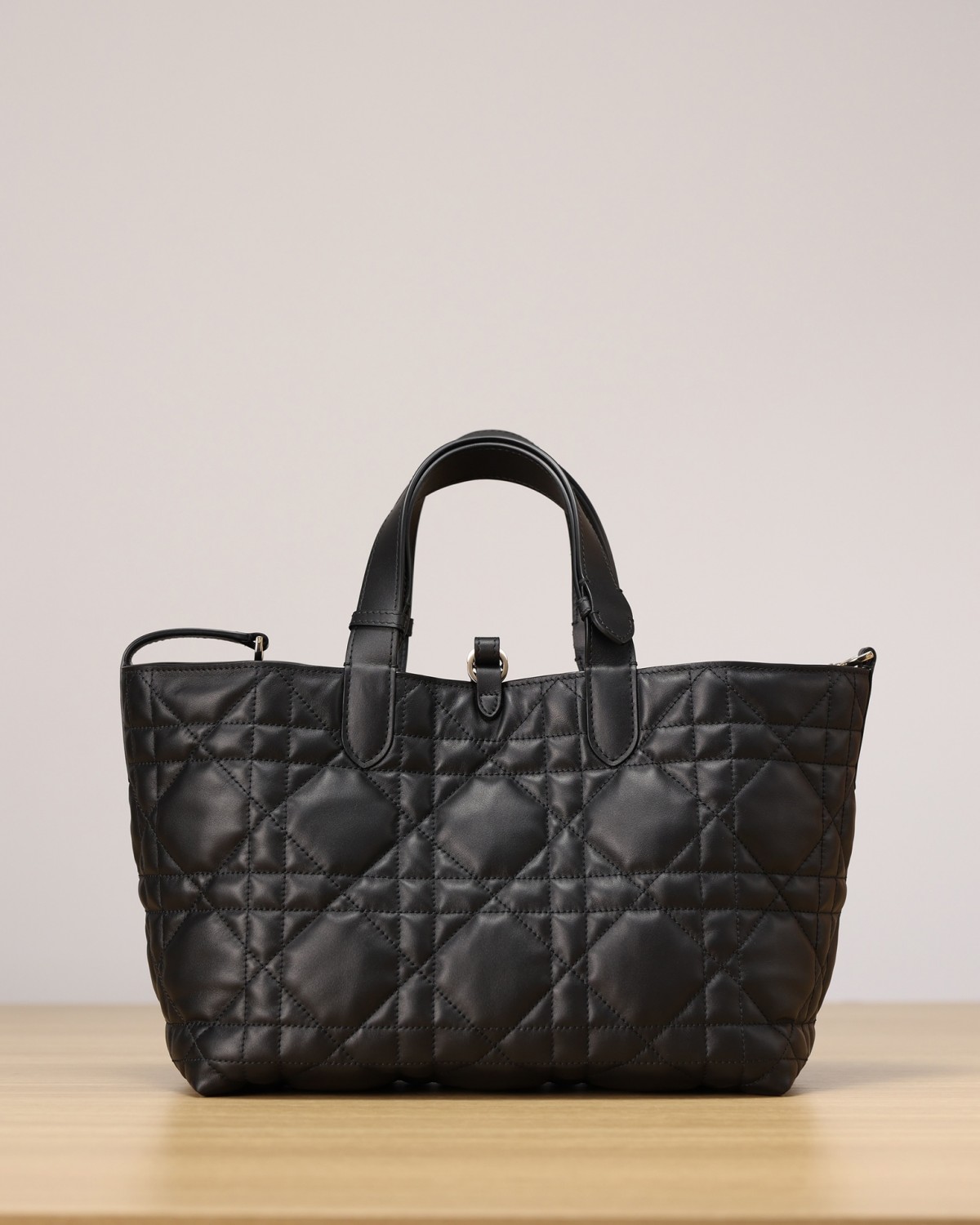 Dior Toujours medium Shebag VS Authentic bag review(August 2025 updated)-Ti o dara ju Didara iro Louis Vuitton apo Online itaja, Ajọra onise apo ru