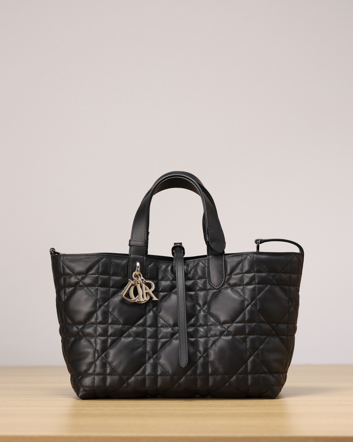 Dior Toujours medium Shebag VS Authentic bag review(August 2025 updated)-Ti o dara ju Didara iro Louis Vuitton apo Online itaja, Ajọra onise apo ru