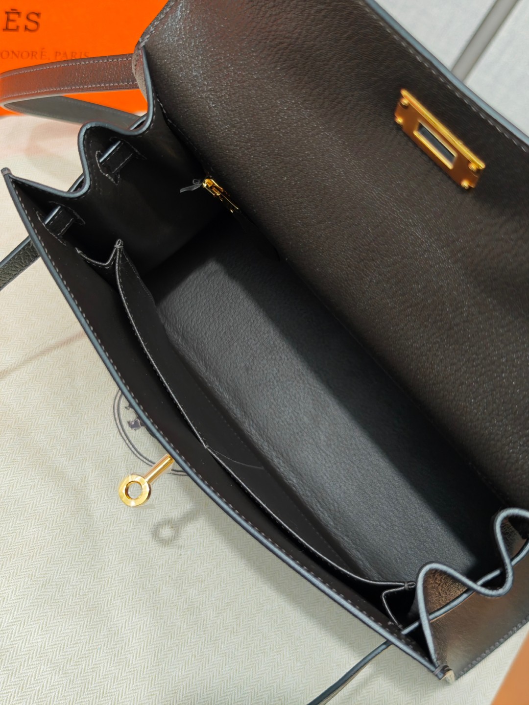 Shebag super replica Hermes Goat leather Kelly 28 bag black gold reivew(August 2025 updated)-Toko Online Tas Louis Vuitton Palsu Kualitas Terbaik, Tas desainer replika ru