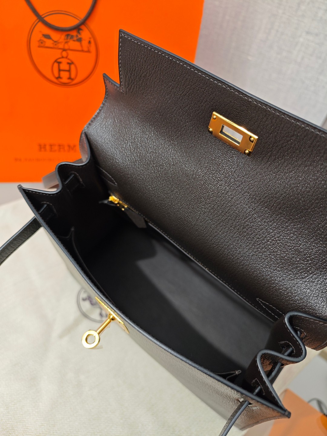 Shebag super replica Hermes Goat leather Kelly 28 bag black gold reivew(August 2025 updated)-Toko Online Tas Louis Vuitton Palsu Kualitas Terbaik, Tas desainer replika ru