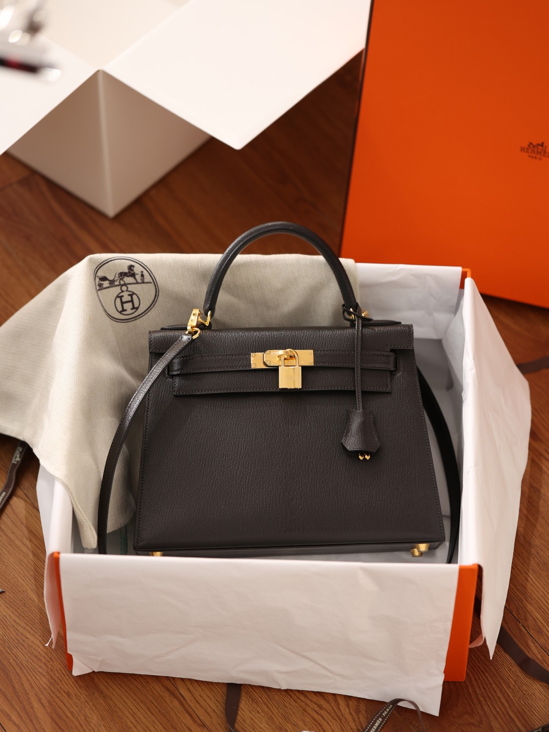 Shebag super replica Hermes Goat leather Kelly 28 bag black gold reivew(August 2025 updated)-Toko Online Tas Louis Vuitton Palsu Kualitas Terbaik, Tas desainer replika ru