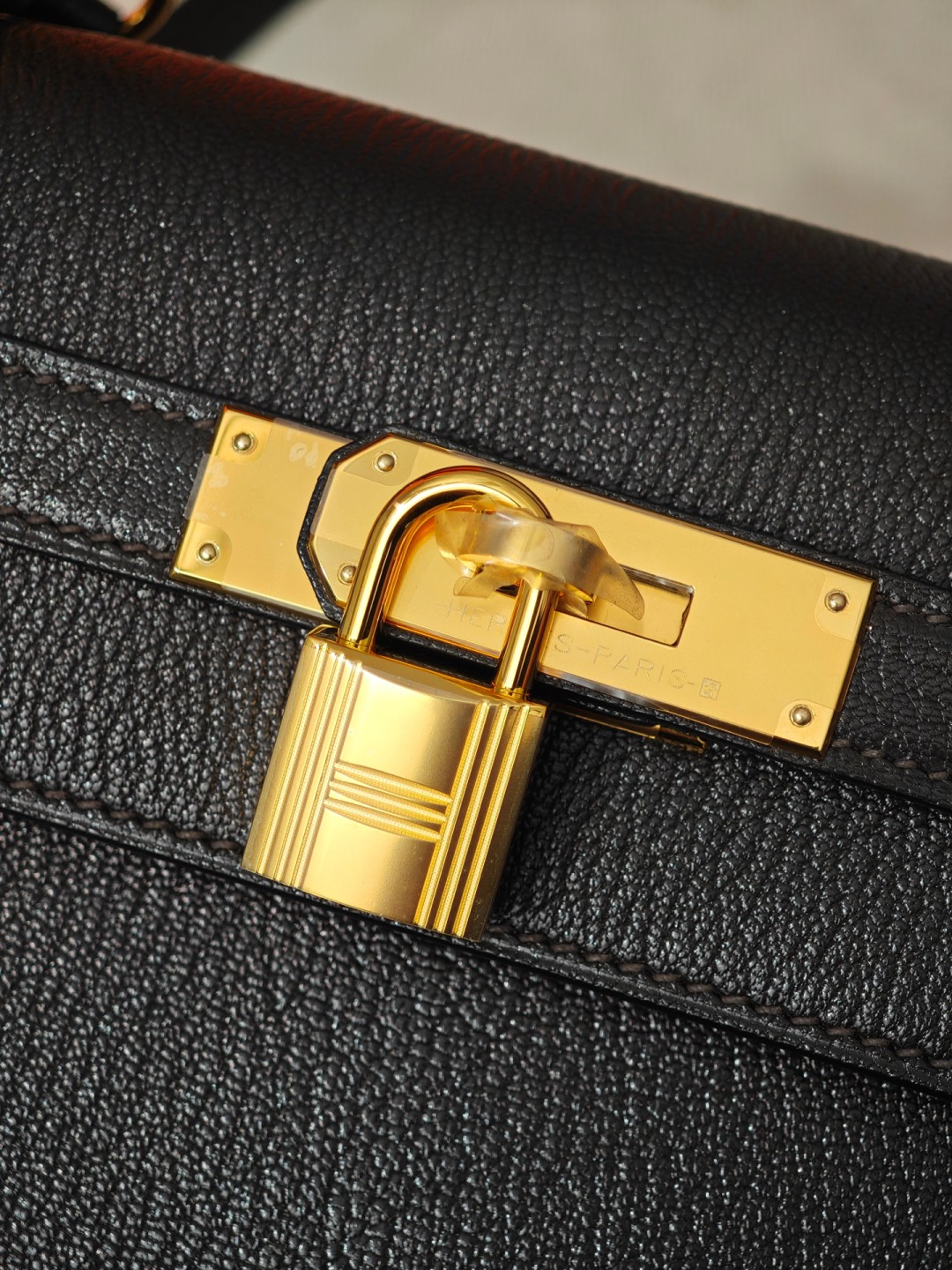 Shebag super replica Hermes Goat leather Kelly 28 bag black gold reivew(August 2025 updated)-Toko Online Tas Louis Vuitton Palsu Kualitas Terbaik, Tas desainer replika ru