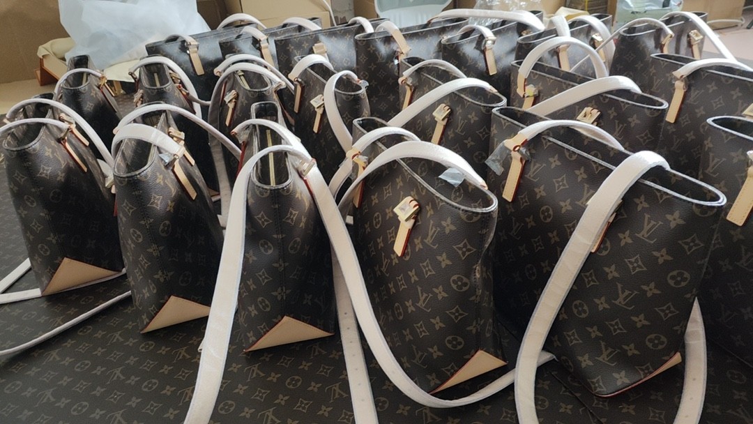 Shebag top replica Louis Vuitton Piano M12095 bag new batch comes(Sep 2025 updated)-Zoo Zoo Fake Louis Vuitton Hnab Online Khw, Replica designer hnab ru
