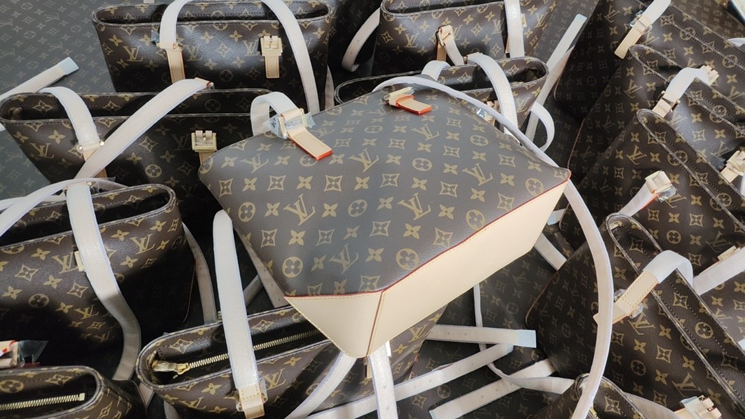 Shebag top replica Louis Vuitton Piano M12095 bag new batch comes(Sep 2025 updated)-Zoo Zoo Fake Louis Vuitton Hnab Online Khw, Replica designer hnab ru