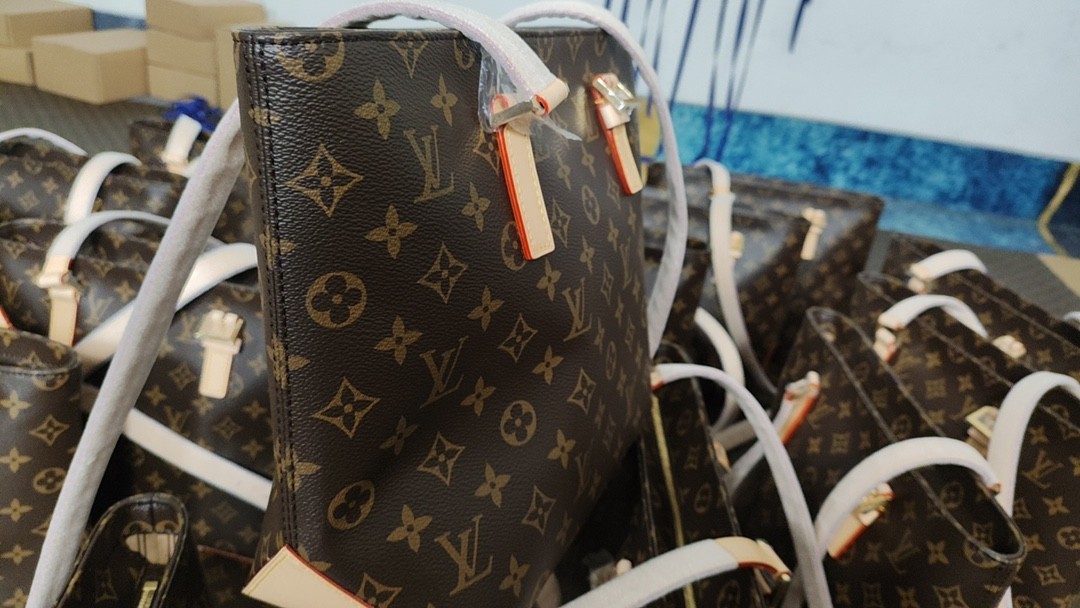 Shebag top replica Louis Vuitton Piano M12095 bag new batch comes(Sep 2025 updated)-Zoo Zoo Fake Louis Vuitton Hnab Online Khw, Replica designer hnab ru