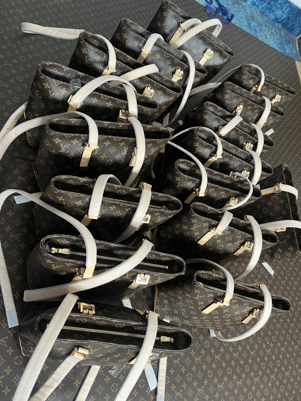 Shebag top replica Louis Vuitton Piano M12095 bag new batch comes(Sep 2025 updated)-Zoo Zoo Fake Louis Vuitton Hnab Online Khw, Replica designer hnab ru