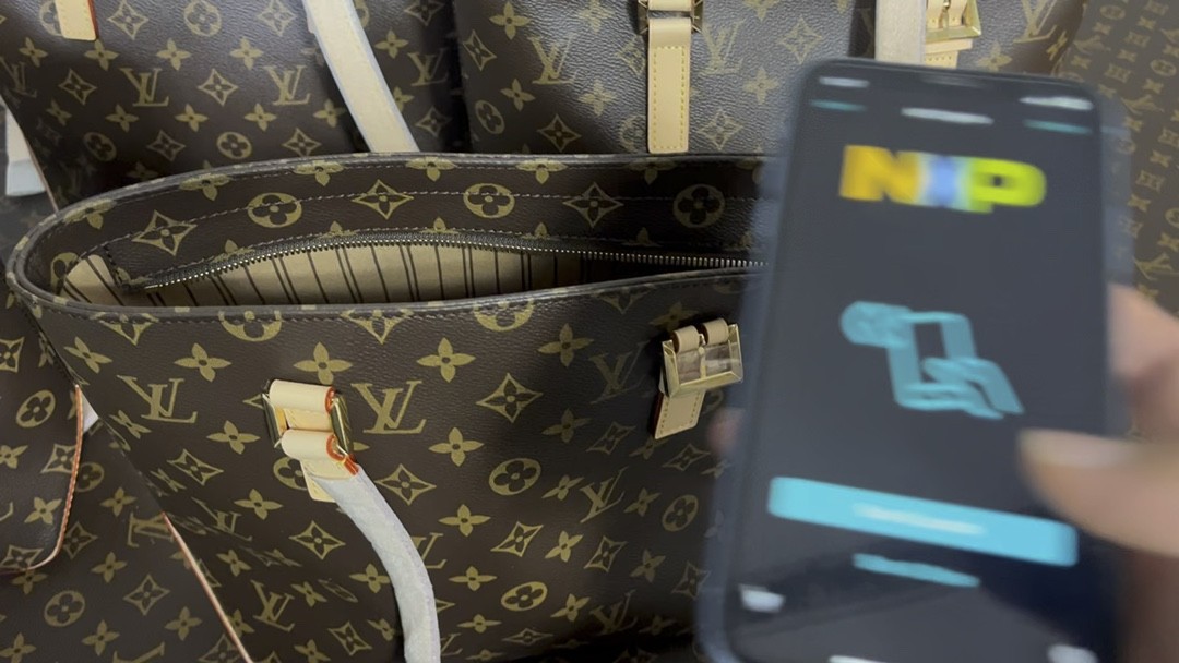 Shebag top replica Louis Vuitton Piano M12095 bag new batch comes(Sep 2025 updated)-Zoo Zoo Fake Louis Vuitton Hnab Online Khw, Replica designer hnab ru