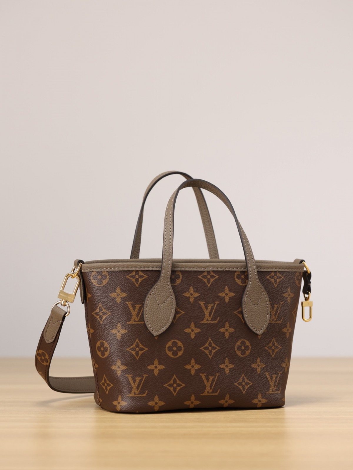 Shebag super replica Louis Vuitton M12109 NEVERFULL BANDOULIÈRE INSIDE OUT BB bag review(Sep 2025 updated)-Best Quality Fake designer Bag Review, Replica designer bag ru